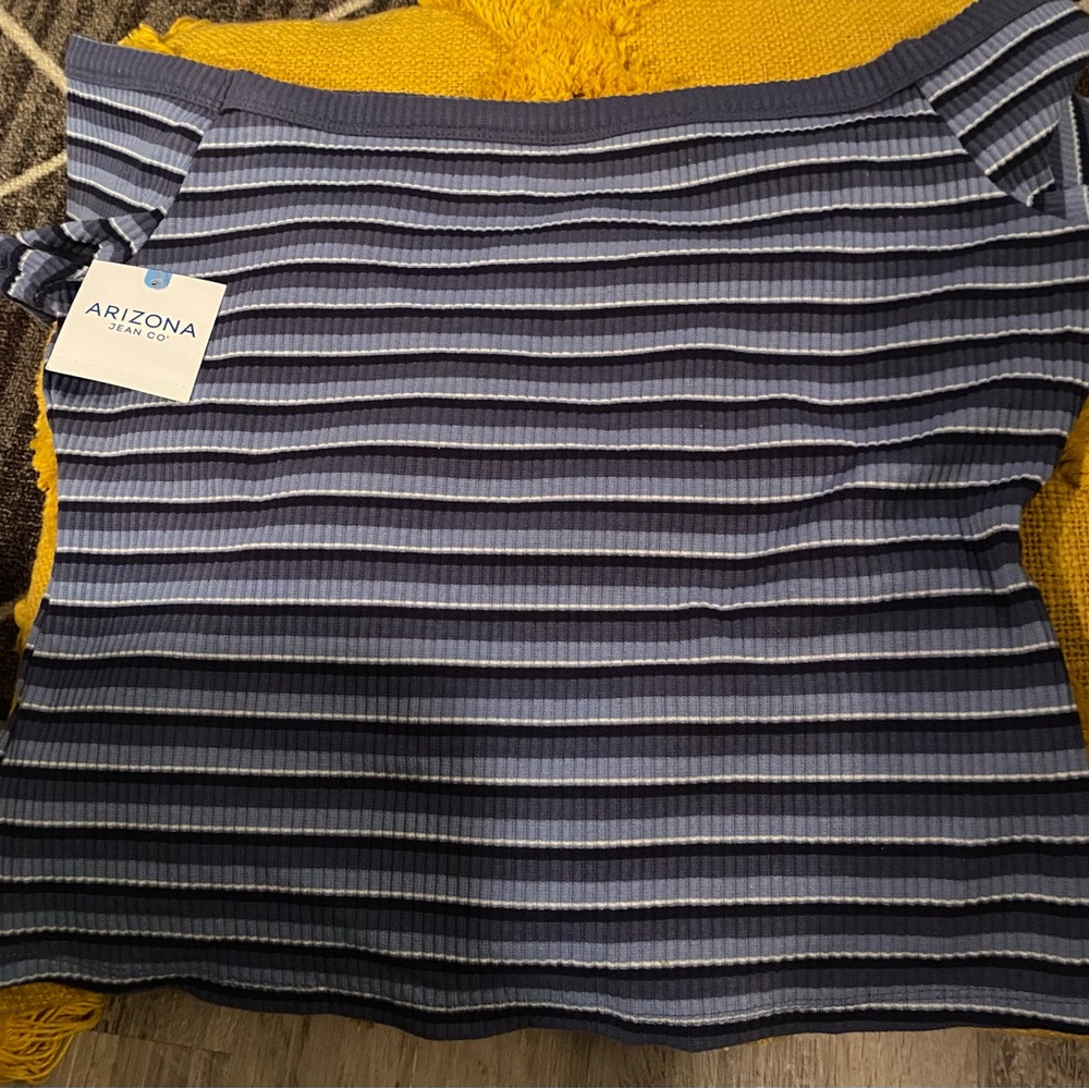 NWT Arizona Jean Co Off shoulder Top